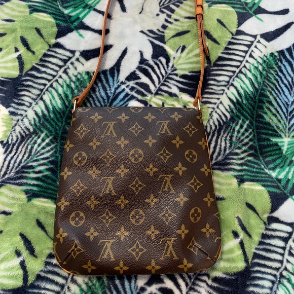 AUTHENTIC LOUIS VUITTON BAG - Picture 5 of 7